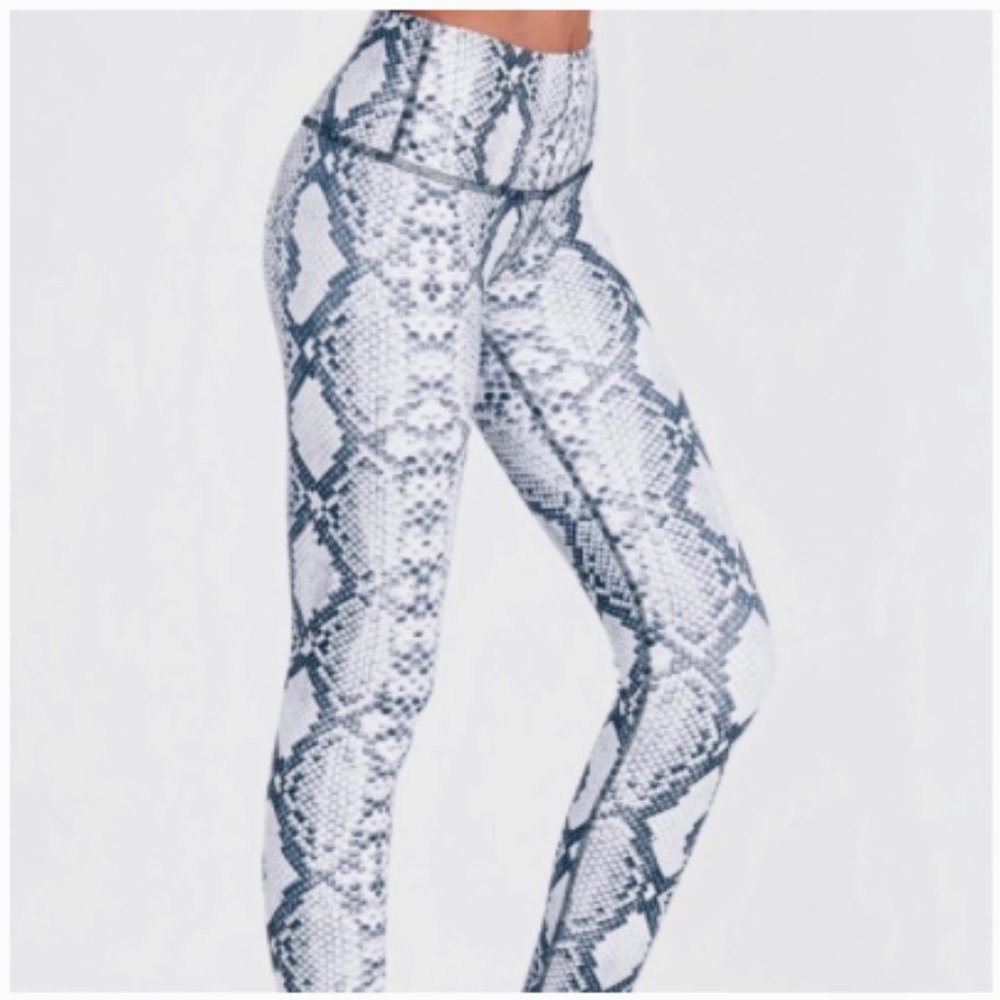 Noli Active White Snake Skin Leggings
